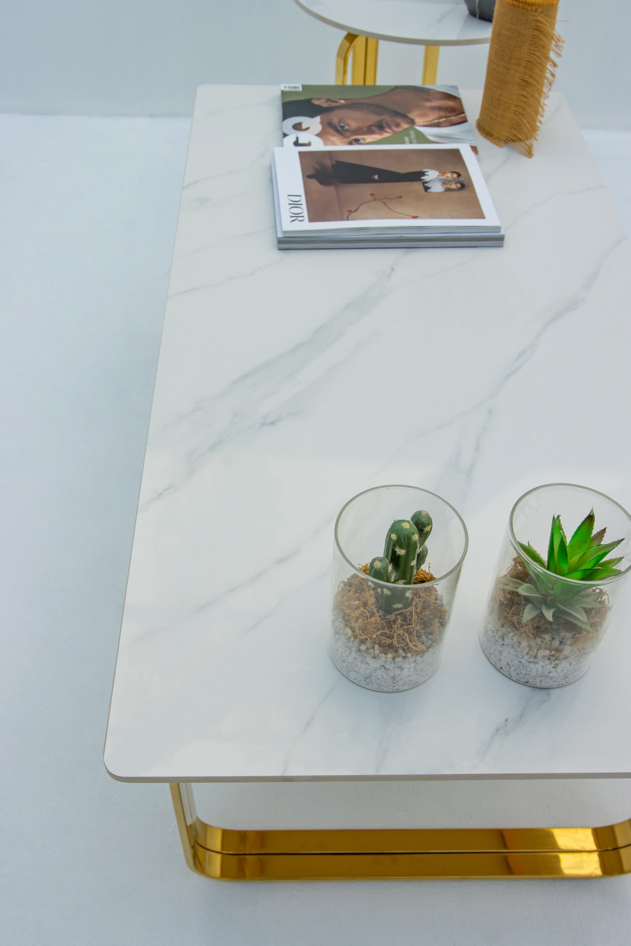 Minimalist style coffee table set