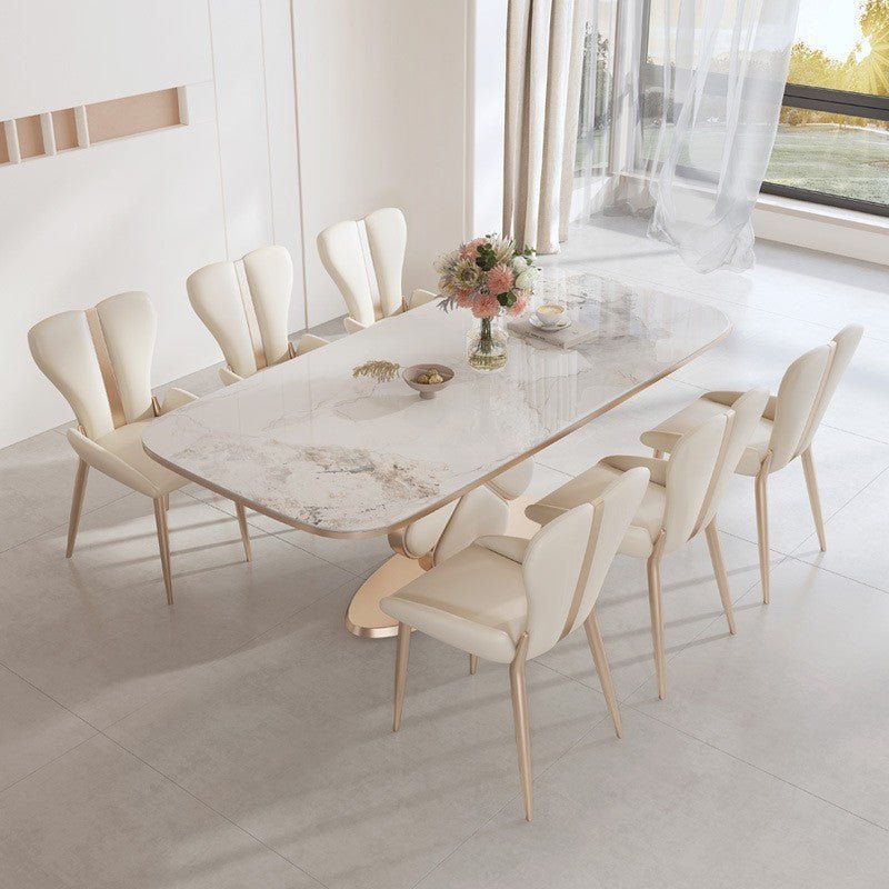 The FLORI dining table with chairs