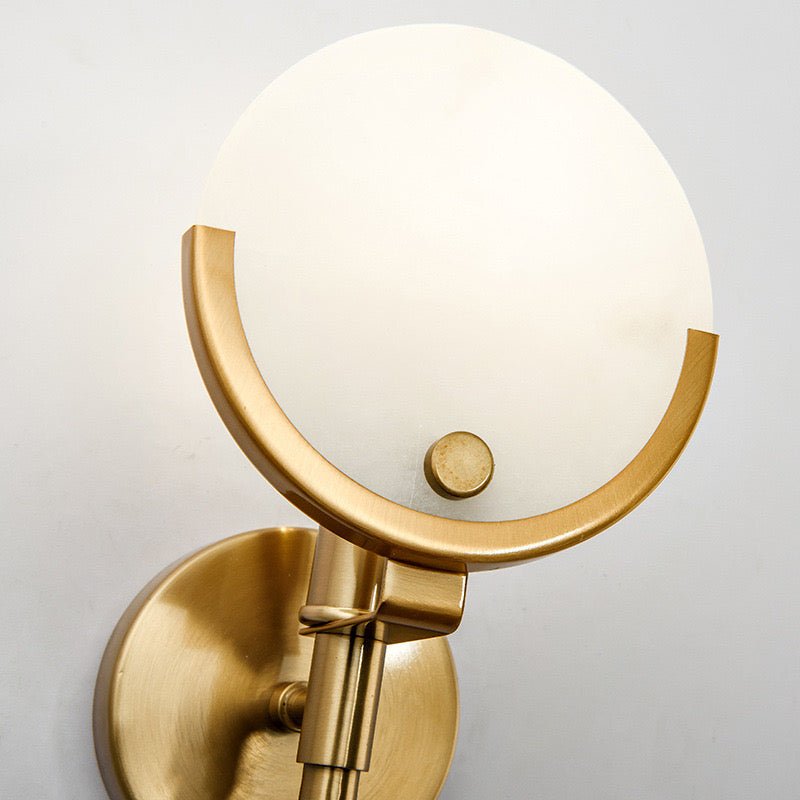 The pain gold table lamp