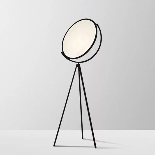 Tripod floor lamp