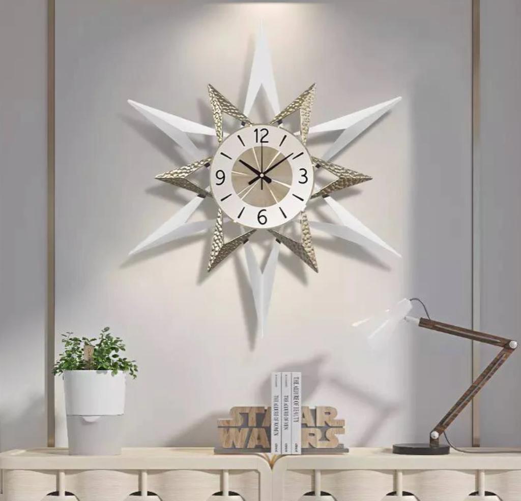 White star Clock